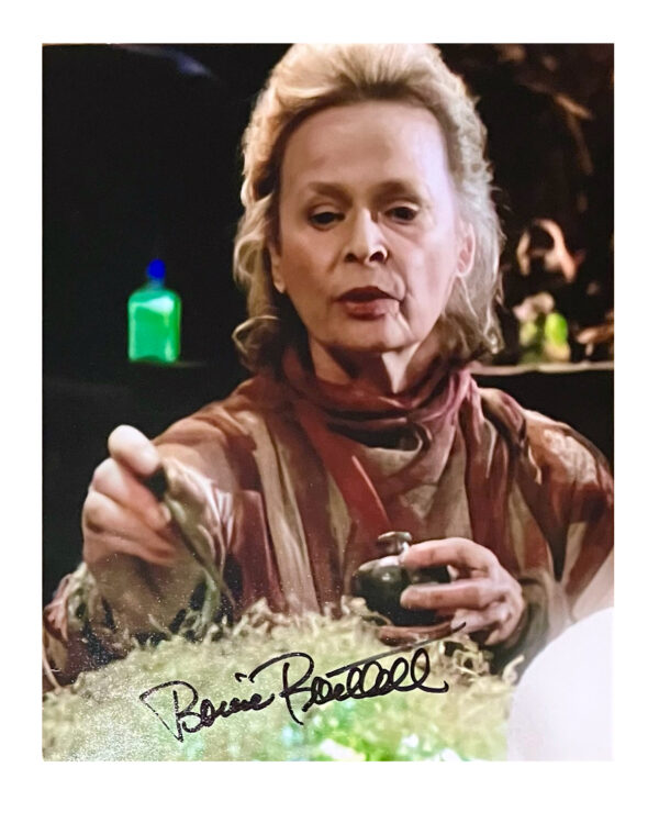 Bonnie Bartlett as Linea on Stargate-SG1